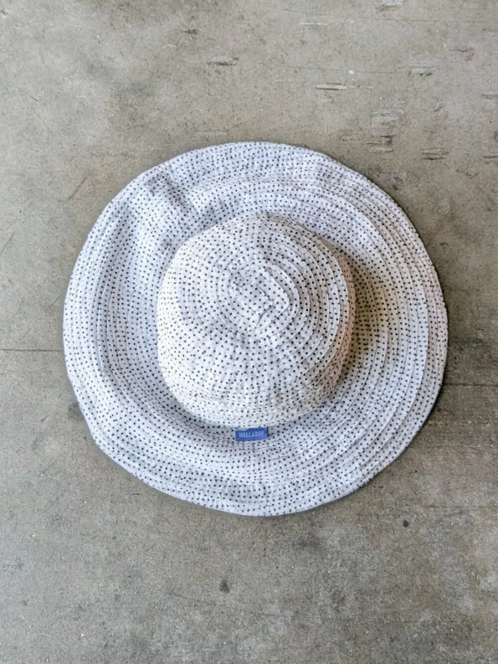 Wallaroo Hat Company Petite Scrunchie Hat White Black Polka Dot Floppy Sun Hat